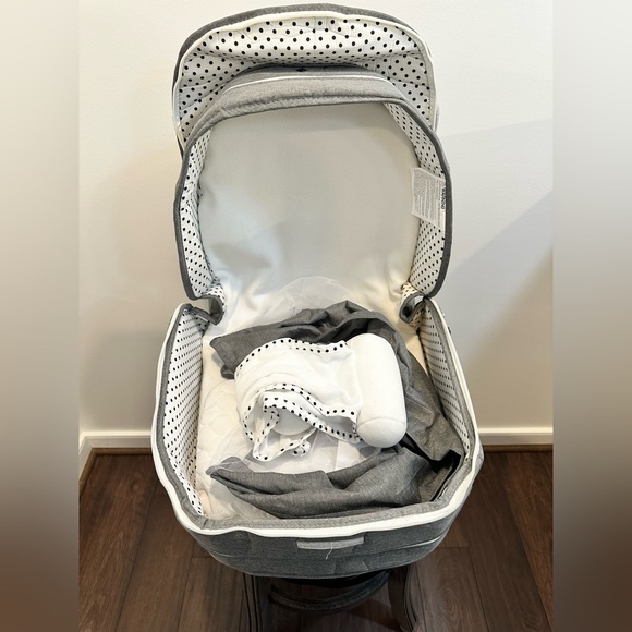 Omzer Gray Baby Travel Bassinet - Picture 4 of 11